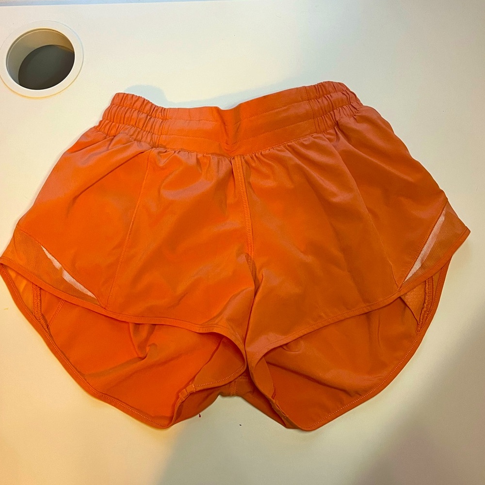🧶🍊🧡ORANGE 🧡🍊🧶 LULULEMON SIZE 2 2" HOTTY HOT SHORTS